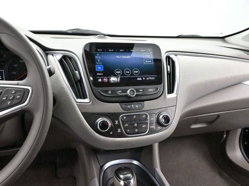 Used 2020 Chevrolet Malibu LT image 18