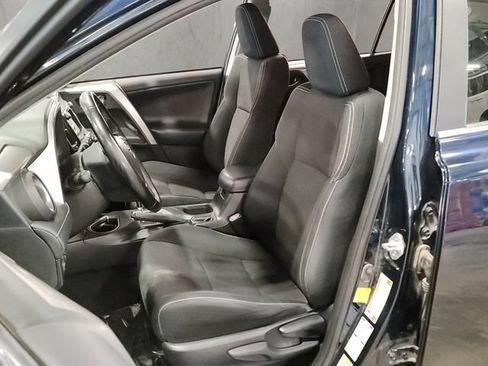 Used 2018 Toyota RAV4 XLE AWD/4WD image 6