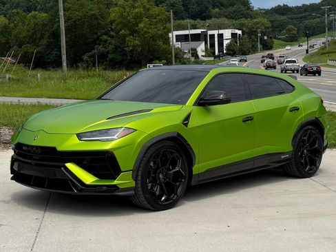 Used 2023 Lamborghini Urus Performante AWD/4WD image 2
