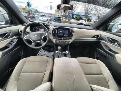Used 2024 Chevrolet Traverse LT image 20