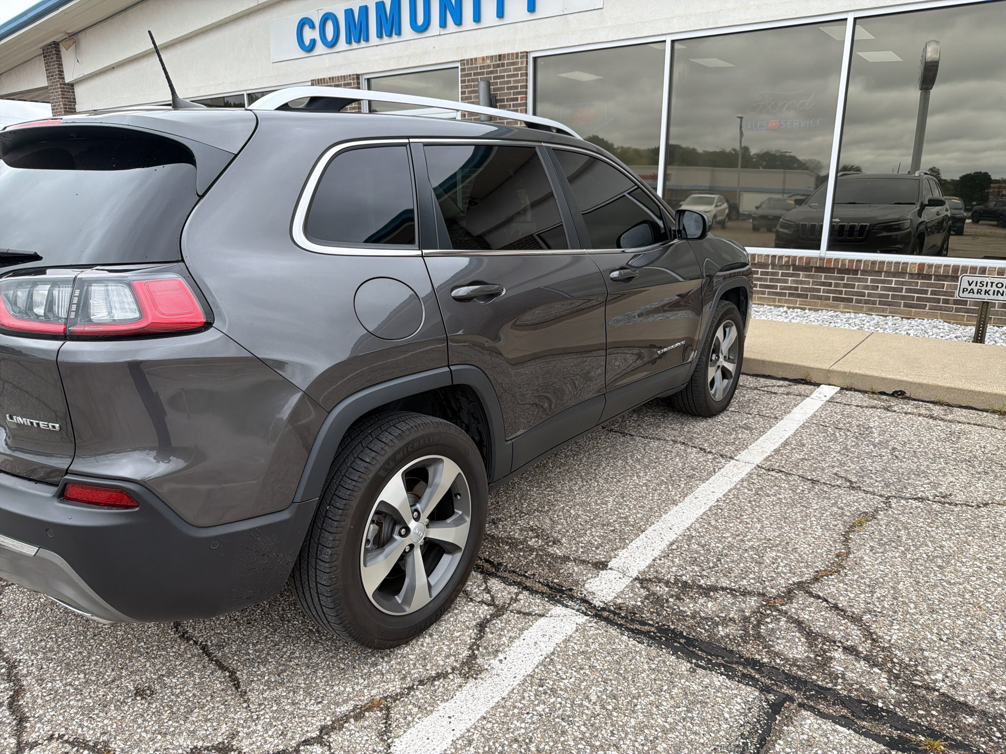 Used 2021 Jeep Cherokee Limited AWD/4WD image 5