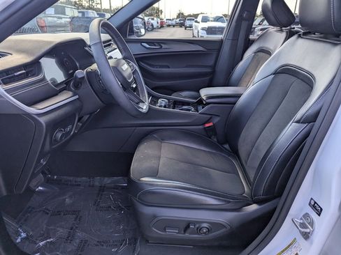 Used 2023 Jeep Grand Cherokee Altitude image 22