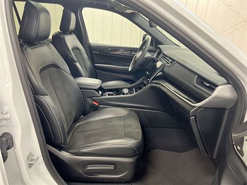 Used 2023 Jeep Grand Cherokee Altitude image 22