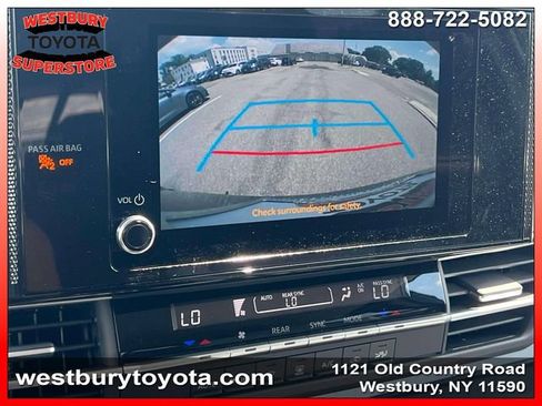 Used 2025 Toyota Sienna LE FWD image 36