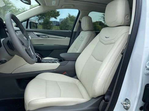 New 2025 Cadillac XT5 Premium Luxury image 24