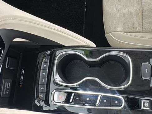 Used 2023 Buick Envision Avenir image 31