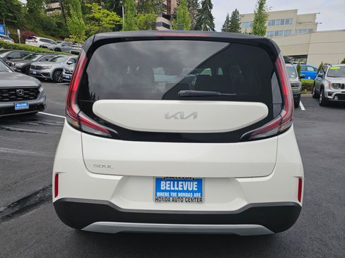 Used 2023 Kia Soul LX w/ LX Technology Package FWD image 6