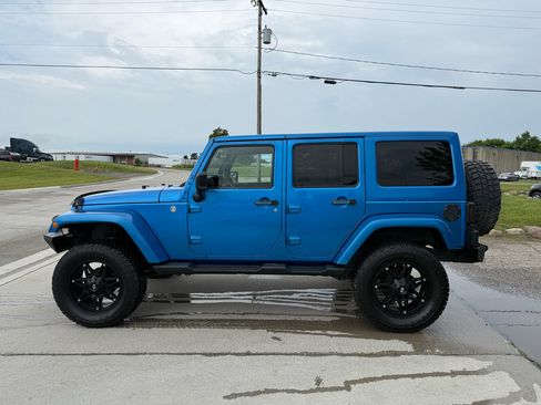 Used 2014 Jeep Wrangler Unlimited Sahara w/ Dual Top Group image 15