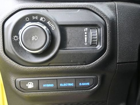Used 2023 Jeep Wrangler Unlimited Sahara w/ Cold Weather Group AWD/4WD image 7