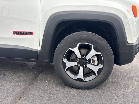 Used 2022 Jeep Renegade Trailhawk image 10