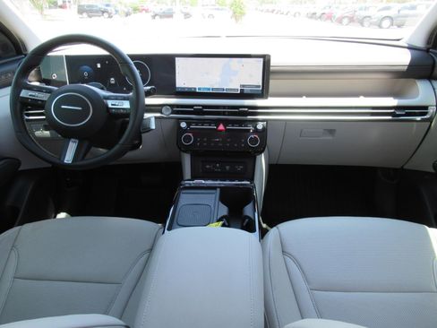 Used 2025 Hyundai Tucson Limited FWD image 12