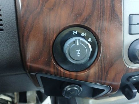 Used 2012 Ford F250 Lariat w/ Lariat Interior Pkg image 24