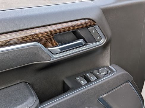 Used 2025 GMC Sierra 1500 SLE image 20