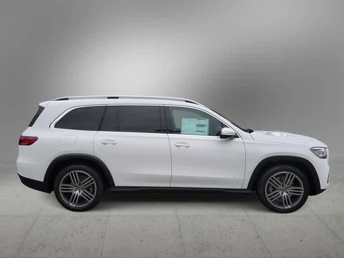 Used 2025 Mercedes-Benz GLS 450 4MATIC image 9