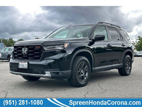 Used 2025 Honda Pilot TrailSport image 1