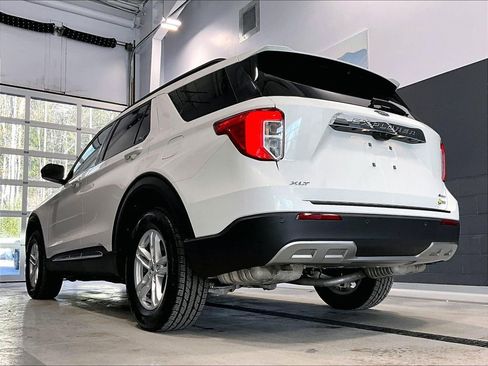 Used 2023 Ford Explorer XLT w/ Equipment Group 202A image 6