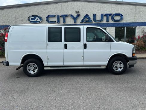 Used 2021 Chevrolet Express 2500 w/ Driver Convenience Package RWD image 4