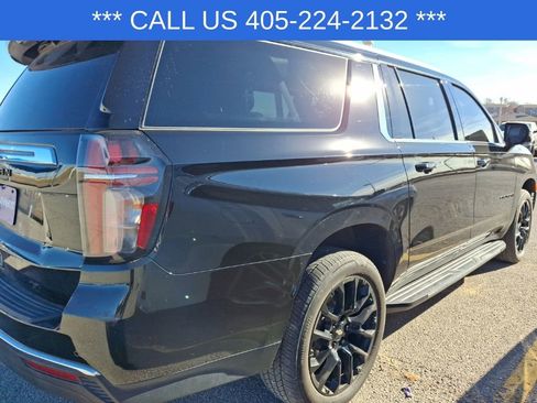 Used 2024 Chevrolet Suburban LT w/ LT Signature Package image 21