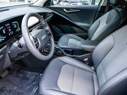 Used 2023 Kia Niro EX image 19