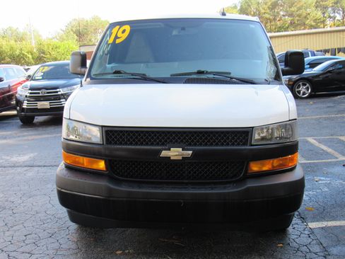 Used 2019 Chevrolet Express 2500 RWD image 5