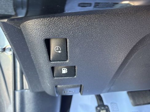 Used 2017 Toyota Prius Prime Advanced w/ Carpet Mat Package FWD image 17