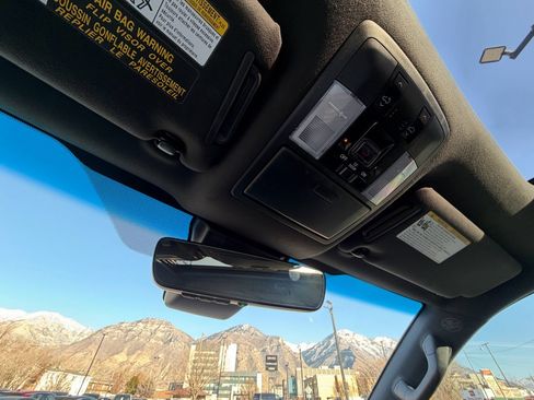 Used 2022 Lexus GX 460 Premium image 16