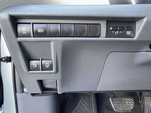 Used 2021 Toyota Sienna LE FWD image 23