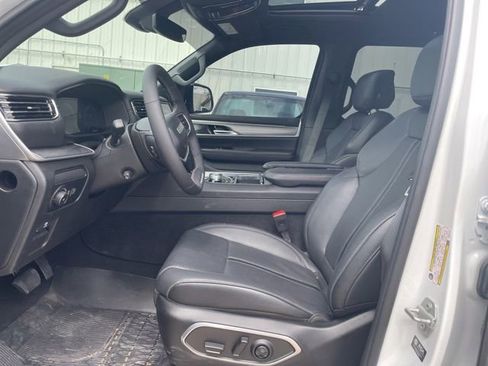 Used 2025 Jeep Wagoneer Series II AWD/4WD image 2