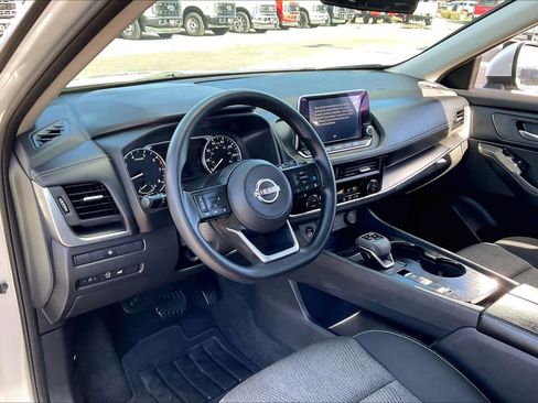 Used 2024 Nissan Rogue SV image 16