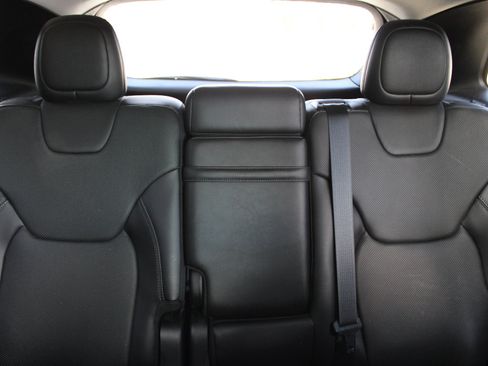 Used 2019 Jeep Cherokee Limited w/ Luxury Group image 34