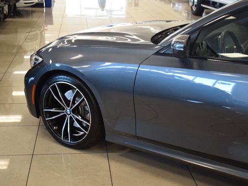 Used 2020 BMW 330i Sedan w/ M Sport Package image 18