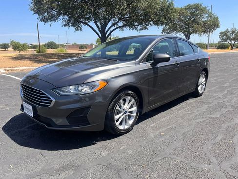 Used 2020 Ford Fusion SE image 5