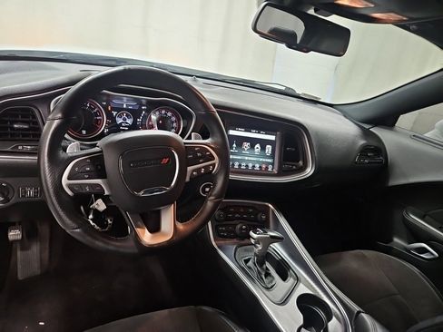 Used 2017 Dodge Challenger GT w/ Technology Group image 4