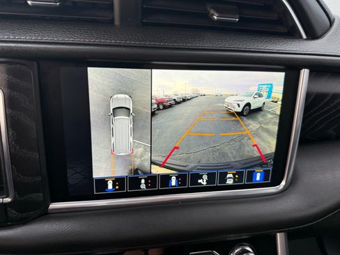 Used 2024 GMC Yukon Denali AWD/4WD image 24