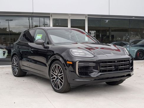 New 2025 Porsche Cayenne Turbo image 8