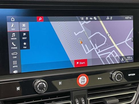 Used 2025 Porsche Macan image 30