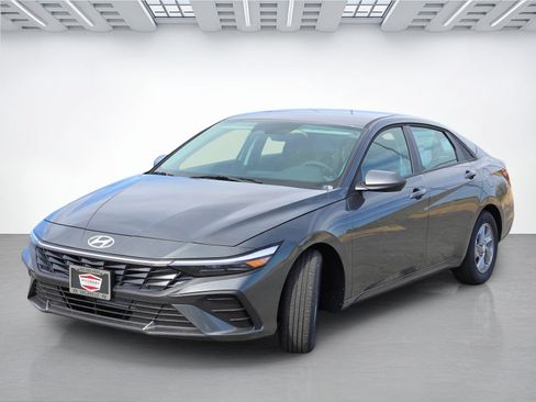 New 2026 Hyundai Elantra SE FWD image 8