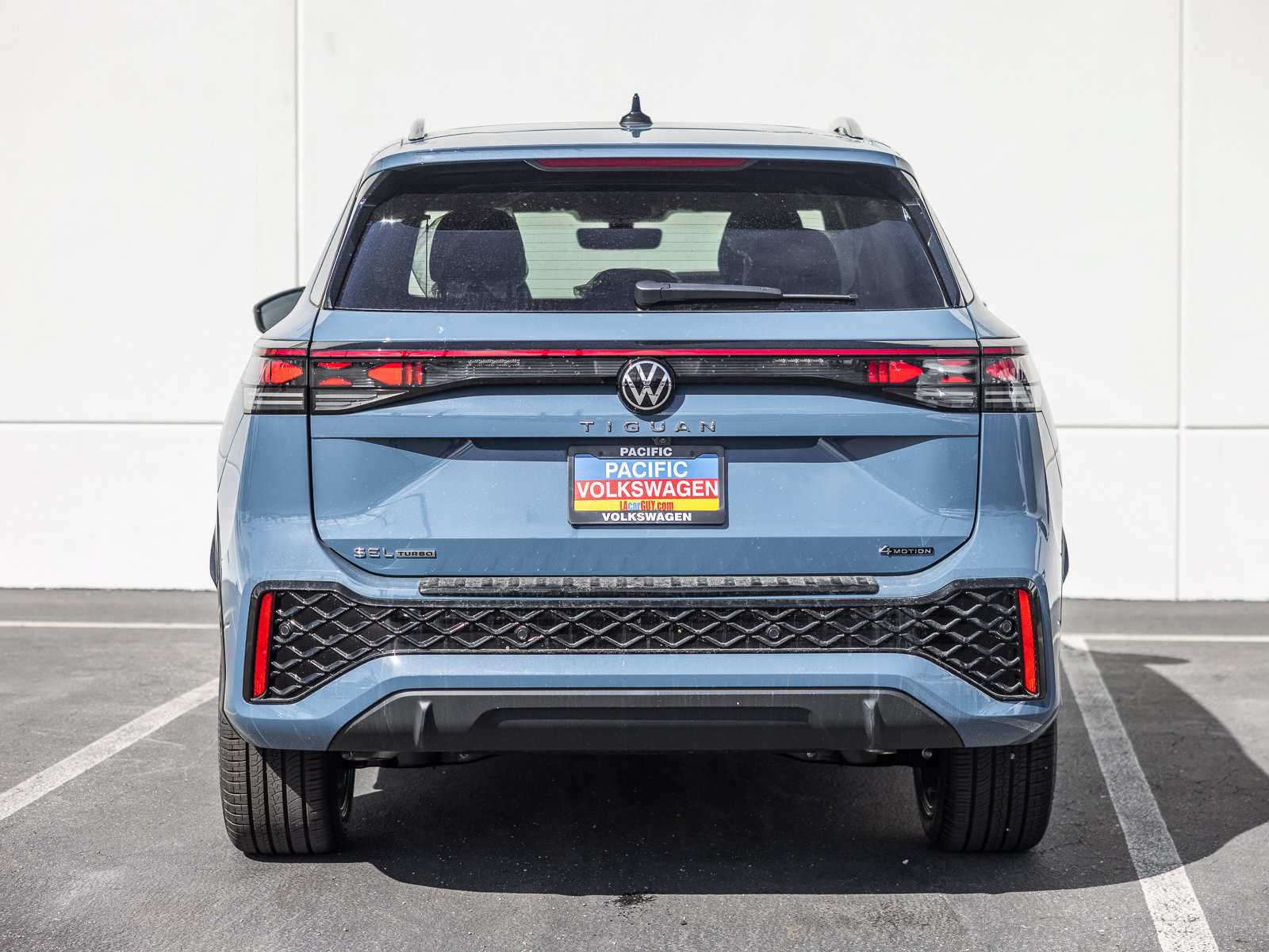 New 2026 Volkswagen Tiguan SEL R-Line AWD/4WD image 4