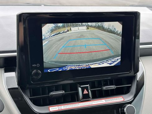 Used 2025 Toyota Corolla LE w/ Convenience Package image 20