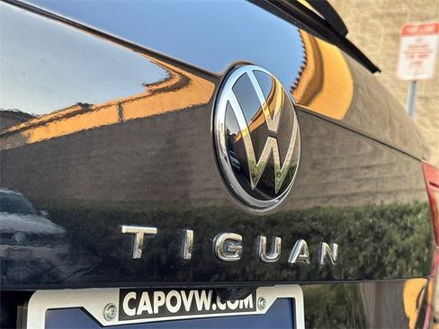 Certified 2022 Volkswagen Tiguan SE R-Line image 13