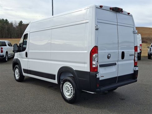 Used 2024 RAM ProMaster 2500 w/ Safety Group image 6
