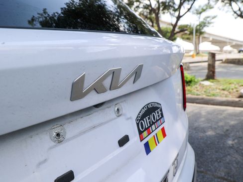 Used 2023 Kia Sorento S FWD image 12