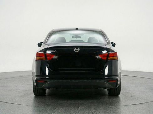 Used 2025 Nissan Altima 2.5 SV image 7