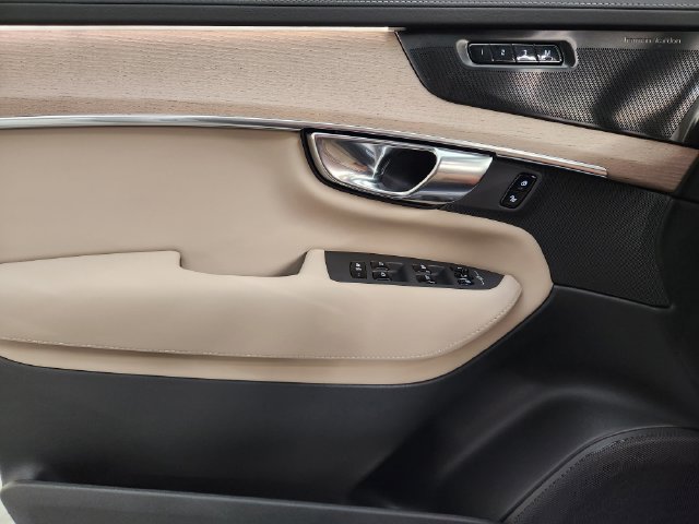 New 2026 Volvo XC90 T8 Plus w/ Protection Package Premier AWD/4WD image 24
