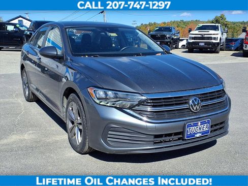 Used 2024 Volkswagen Jetta SE image 4