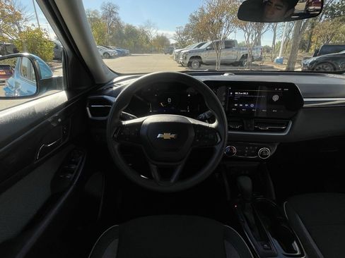 Used 2025 Chevrolet TrailBlazer LT image 11