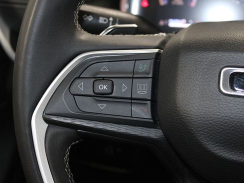 Used 2023 Jeep Grand Cherokee L Laredo image 38