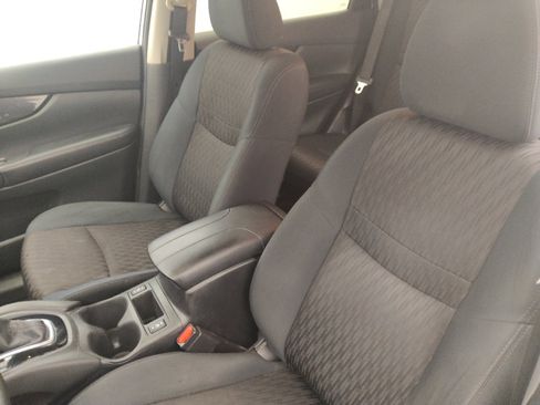 Used 2018 Nissan Rogue SV w/ Premium Package FWD image 17