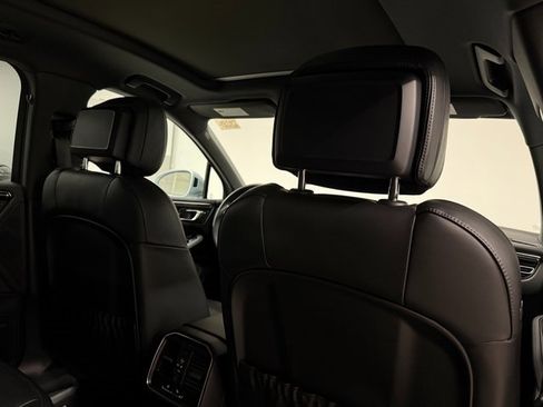 Certified 2026 Porsche Macan image 28