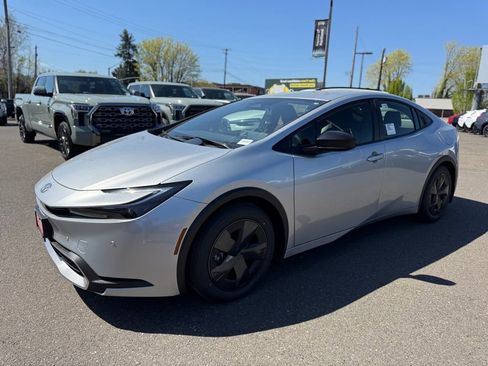 New 2026 Toyota Prius Plug-In Hybrid image 4